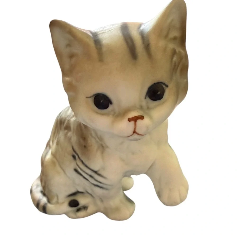 Vintage Ceramic Tabby Kitten Figurine Playful Raised Paw‎ Grey Striped Cat Decor